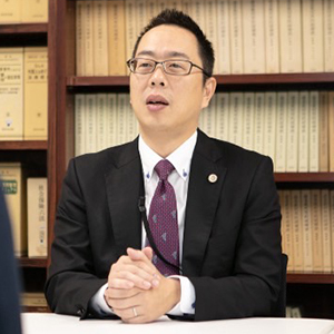 �{�� �K��