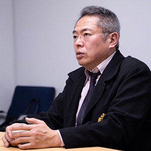 ���� �E��